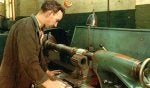Closeupscrewcuttinglathe.jpg