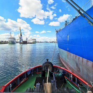 Viking cruise ships Belfast 21st July - photo - M. Gilbert tug 'Merchantman'.jpg